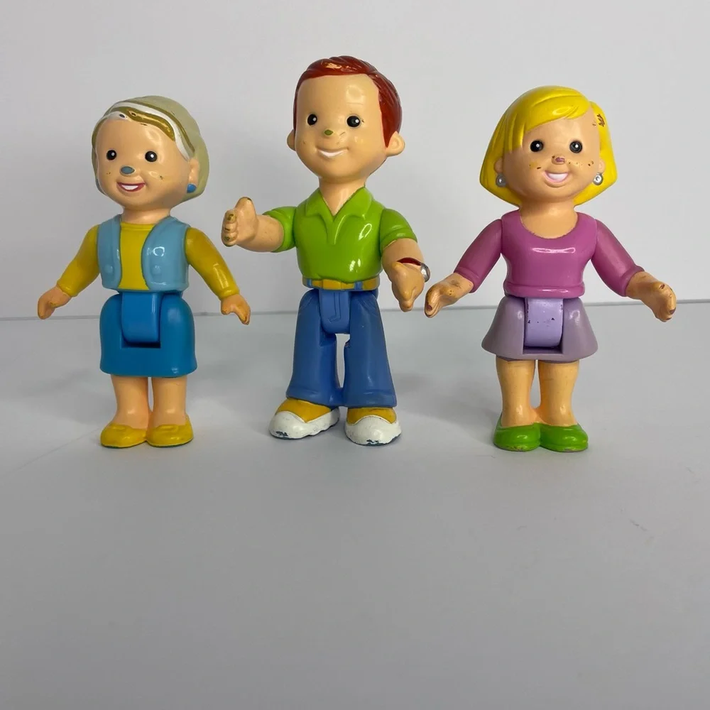 Fisher Price My First Dollhouse Grandma Mom And Dad With Chair and Table Lamp - Picture 4 of 11